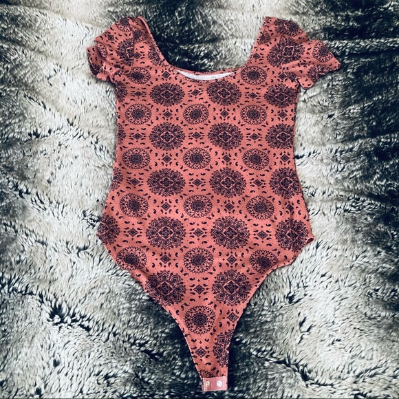 Womens coral/blush, pink Geometric Bodysuit One-Piece Size Small Snap - Picture 10 of 12